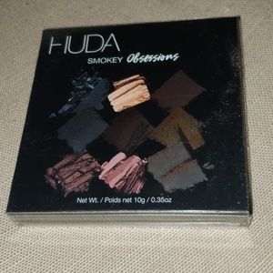 Huda beauty eye shadow